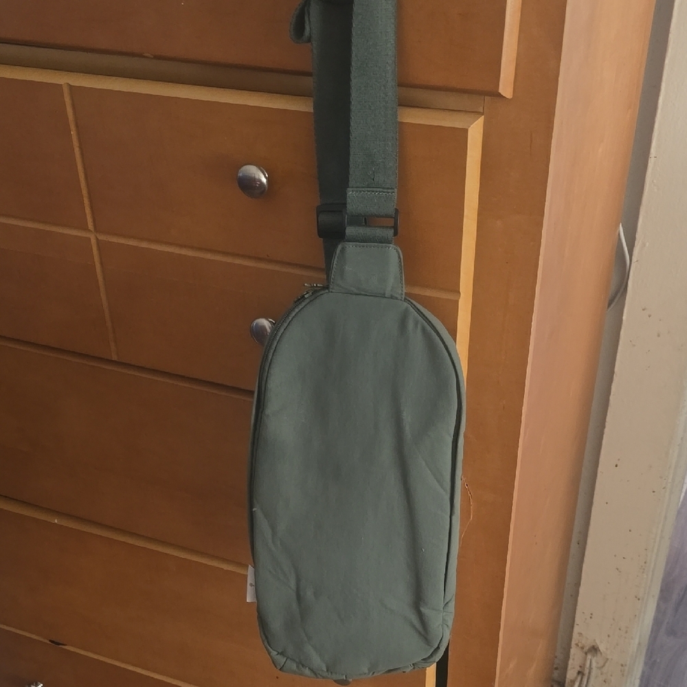 Oak and Reed sling bag olive green